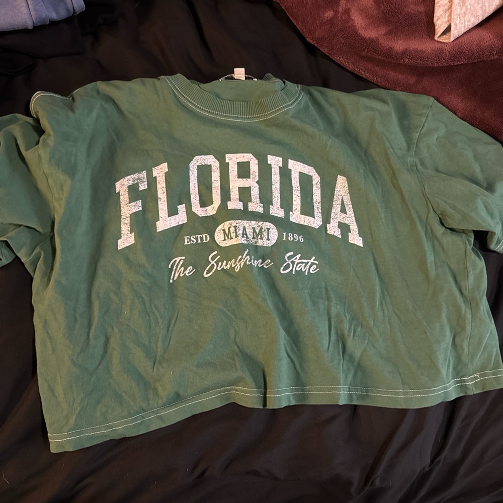 Buckle Green Crew Neck T-Shirt